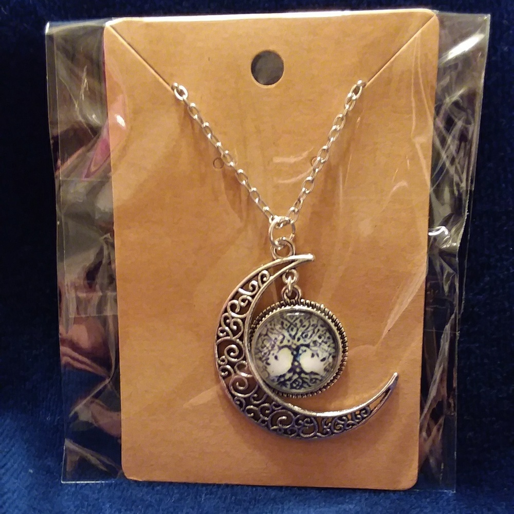 🔴SOLD OUT The Moon & Tree of Life Pendant - Picture 3 of 3